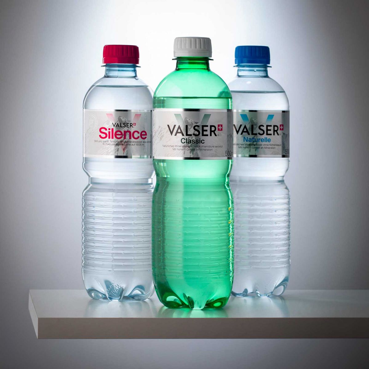 Mineralwasserflaschen Valser mit Etikett